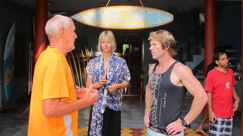 Jonty Rhodes with the mantra surf club jonty-rides-the-waves-at-mulki-6-6962574